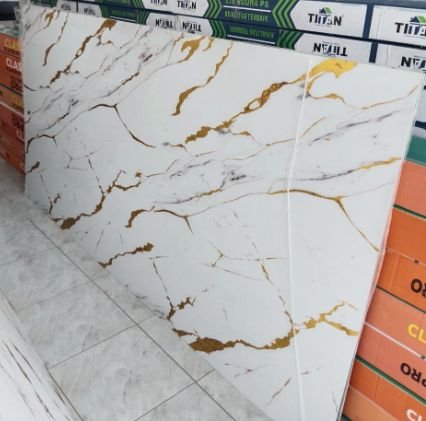 Panel dinding motif marmer putih emas