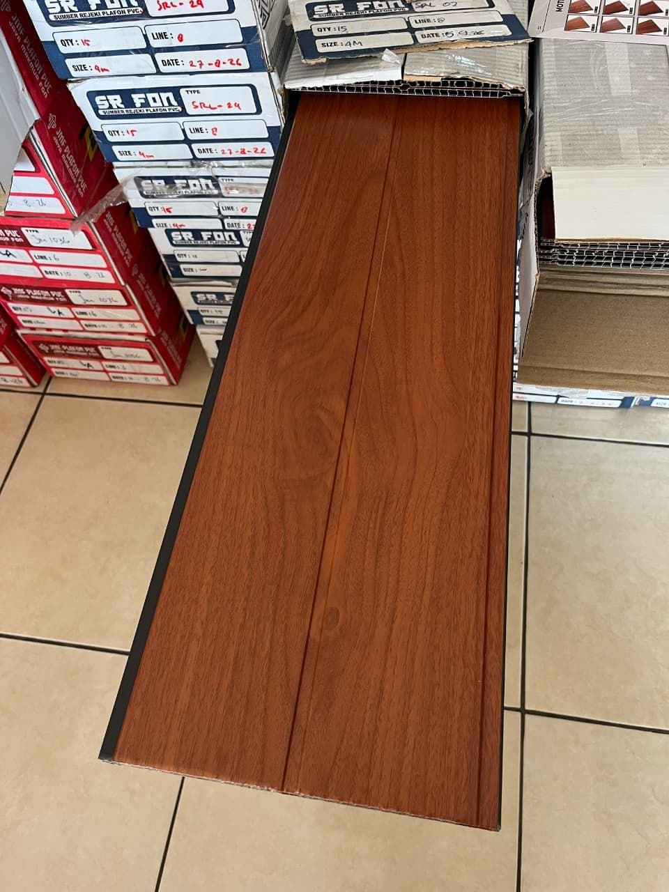 Plafon PVC motif kayu coklat